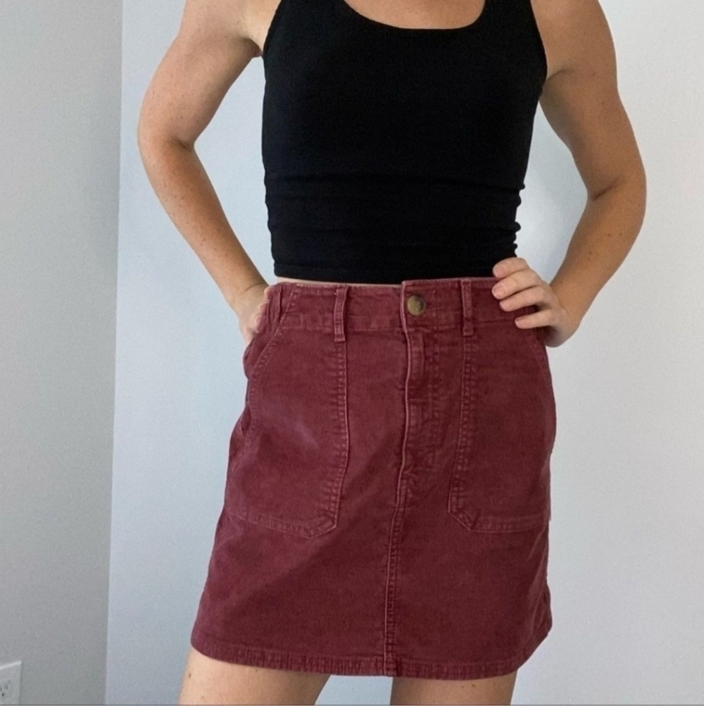 American Eagle Maroon Wine Red Corduroy Mini Skirt Super Stretch Women's 2 EUC